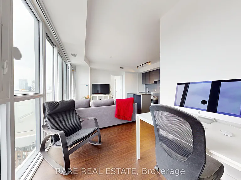 7 Grenville St #3307 — Photo 9