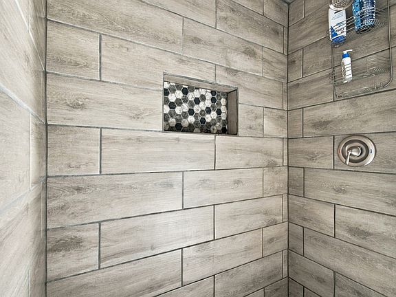 3rd image of 119 Autumn Ln