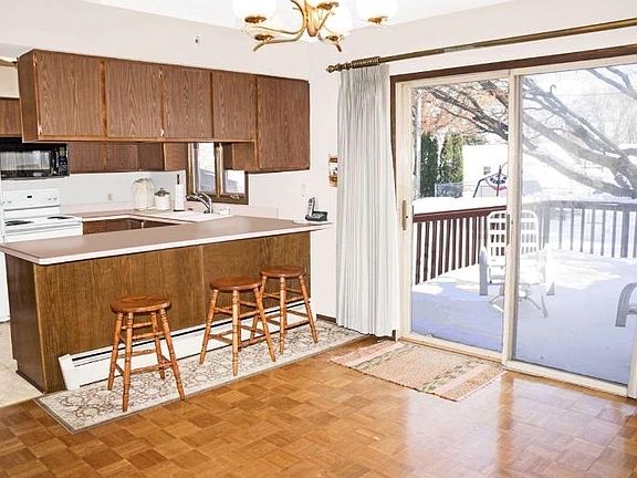 5th image of 112 N Willard Ave