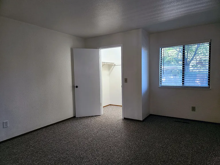 901 Russell Ave #129 — Photo 23