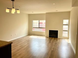 5827 Carlton Way #202, Los Angeles, CA 90028