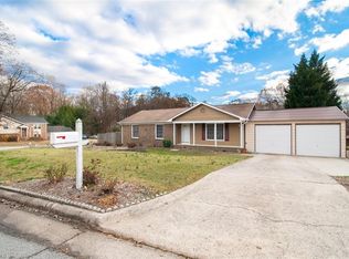 812 Chatfield Dr, Jamestown, NC 27282