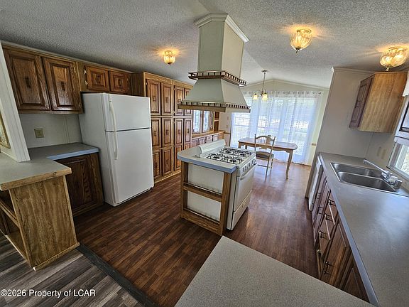 3rd image of 193 Meadow Dr