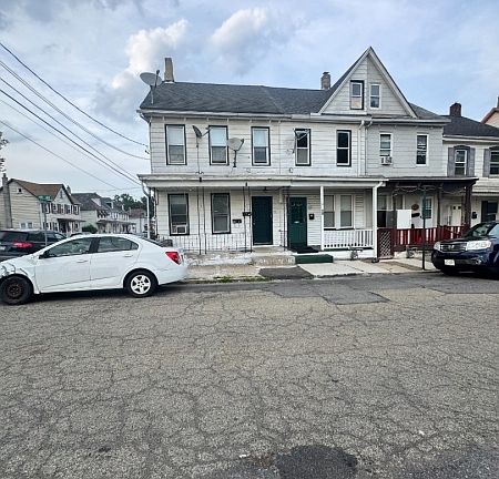 3rd image of 17 Railroad Ave
