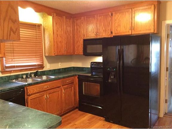 2nd image of 1037 Greenbriar Dr #30