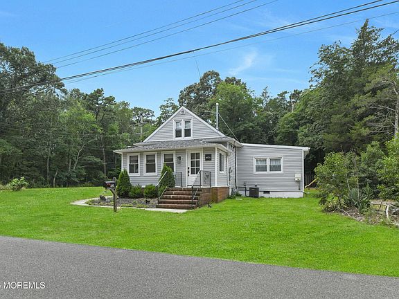 2nd image of 914 Anglesea Avenue