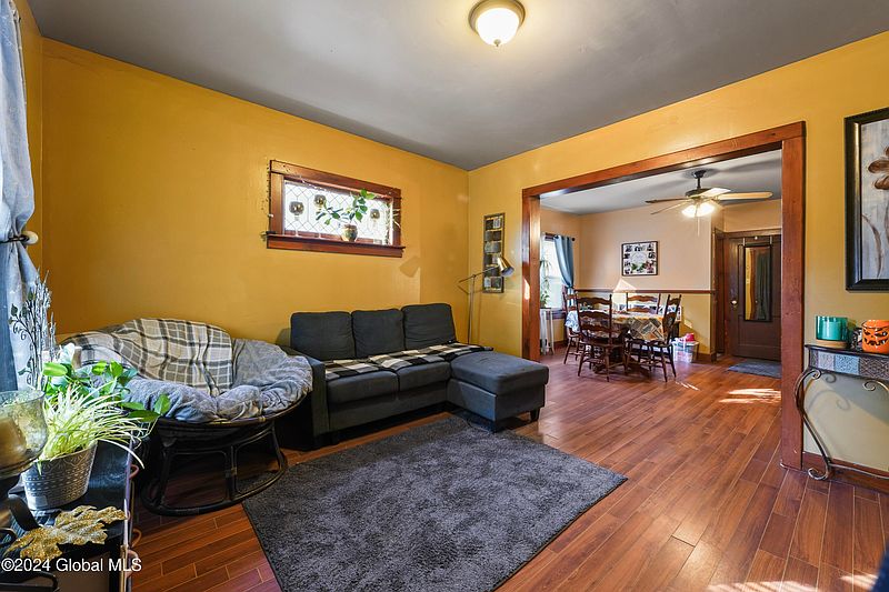 5th image of 1762 Hamburg Street