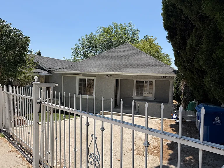 Lilac Pl — Photo 11