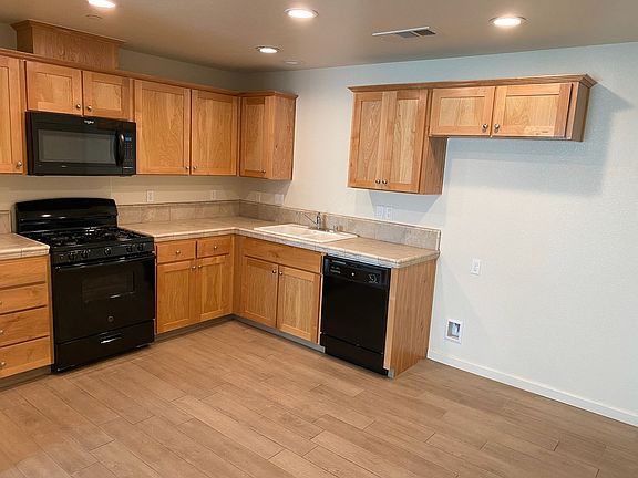 4th image of 3052 Bright St #3052