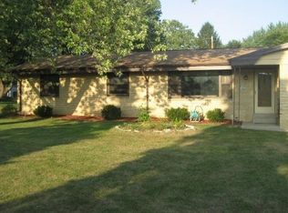 W158N5840 Elmway Dr, Menomonee Falls, WI 53051