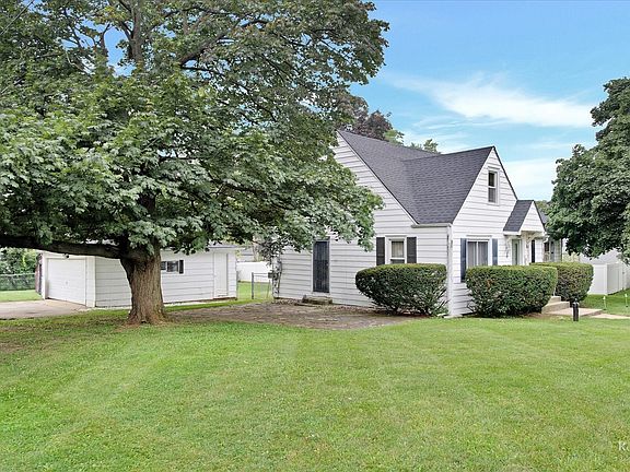 Side view with detached garage
