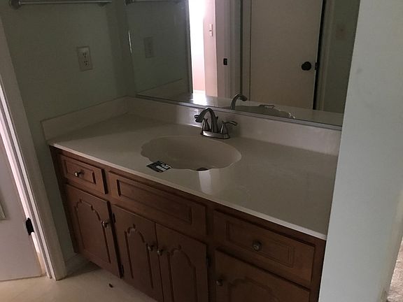 5th image of 410 Greenwich Dr