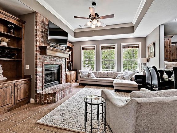 4th image of 2 Brierton Ln