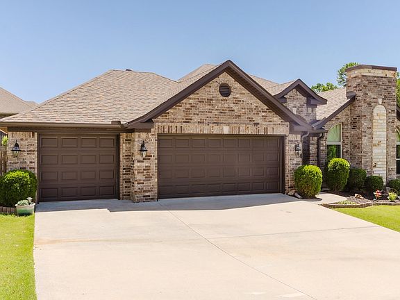 2nd image of 102 Majestic Cir