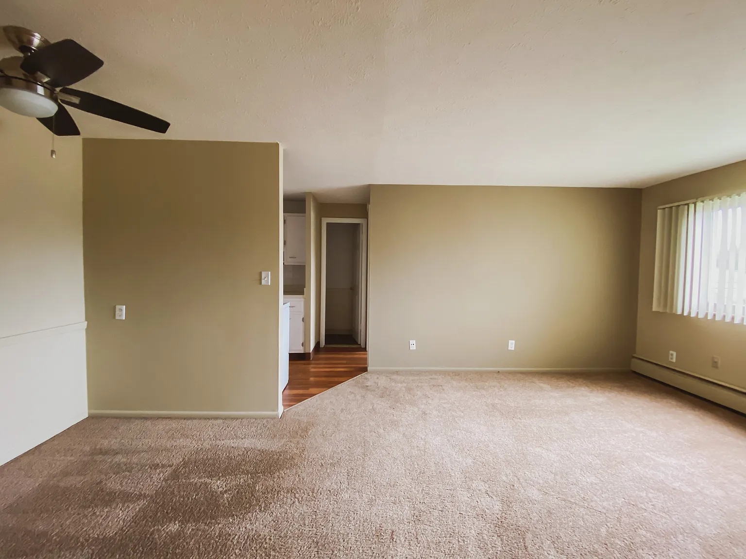 Holland Gardens Apartments — Photo 2