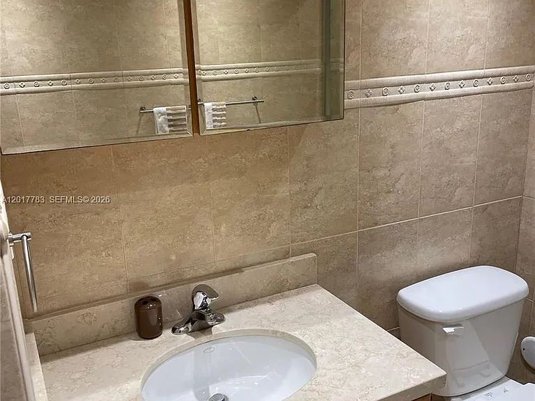 5005 Collins Ave #1422 — Photo 23