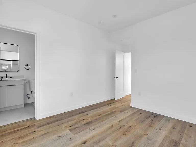 Best Priced Luxury 4 & 5 Bed Townhomes in Mid-City! — Photo 22