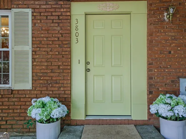 3803 Meadow Green Ct, Peachtree Corners, GA 30092