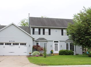 5710 Hartford Dr, Fort Wayne, IN 46835