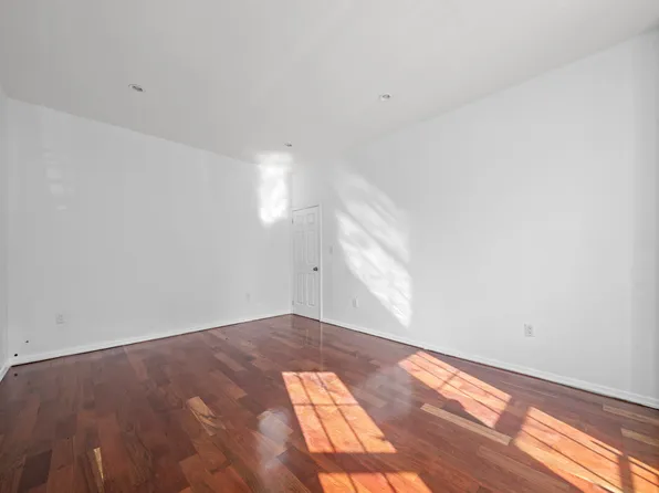 1323 Sutter Avenue image 20 of 50