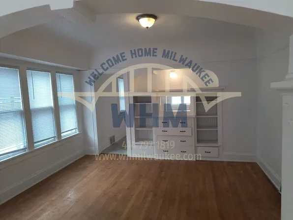 2841 N 49th St, Milwaukee, WI 53210