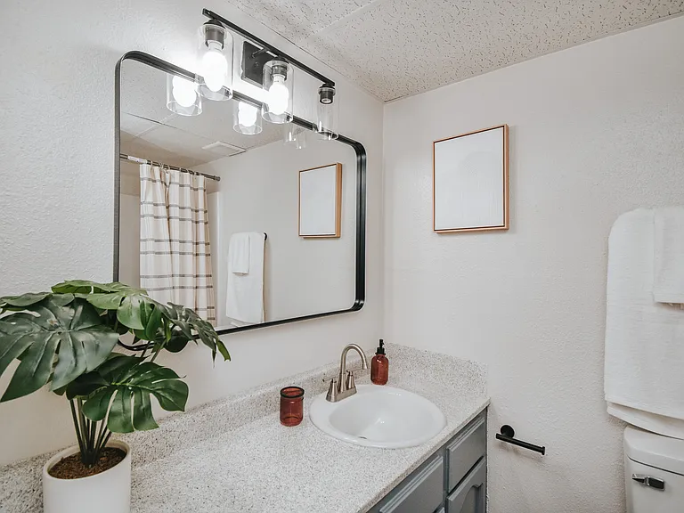 305 E Brazos St #2 — Photo 5