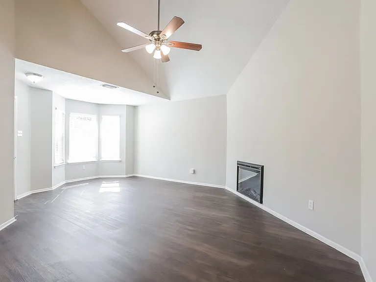10318 Bushy Creek Dr — Photo 3