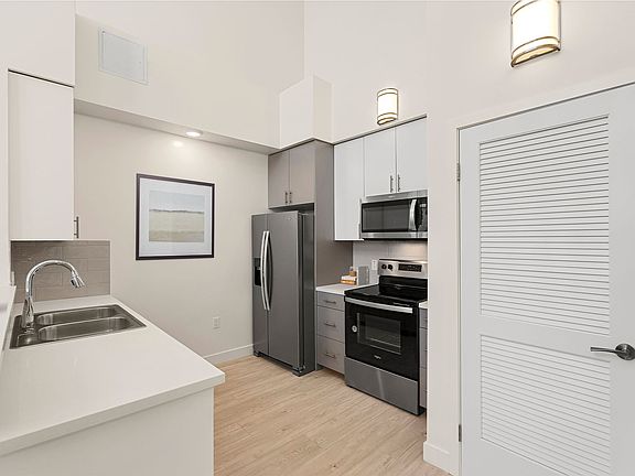 2nd image of 8521 S Sepulveda Blvd APT 515