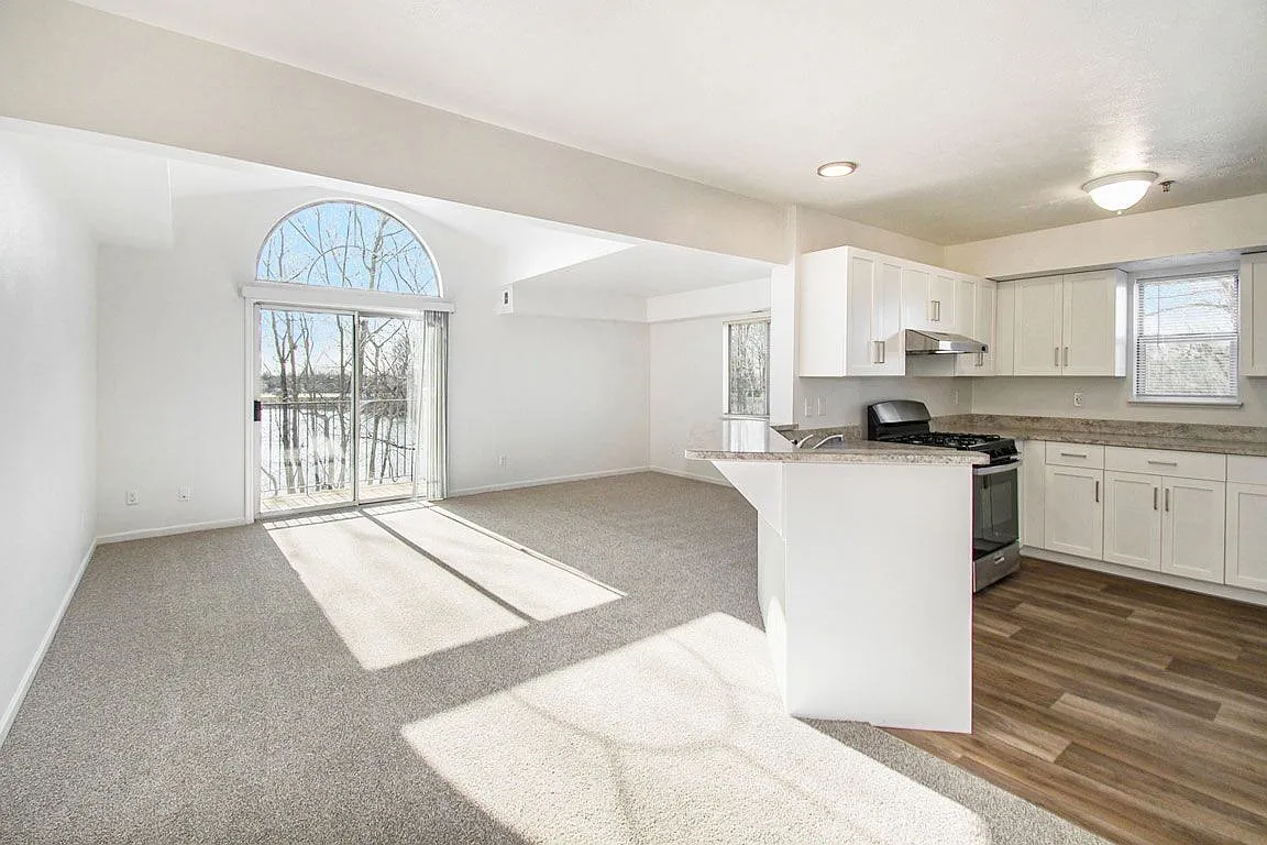West Hampton Park Apartment Homes — Photo 3