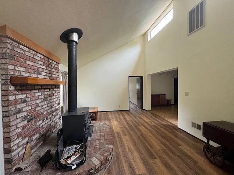 2437 Ridgewood Dr — Photo 4