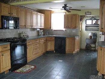 2nd image of 77 Willoughby Ave