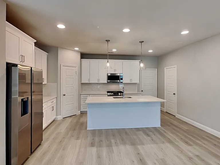 315 Athenia Dr — Photo 5