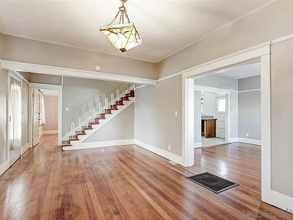 3rd image of 604 E Ave