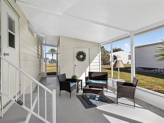 4th image of 537 LA PLAYA CIRCLE