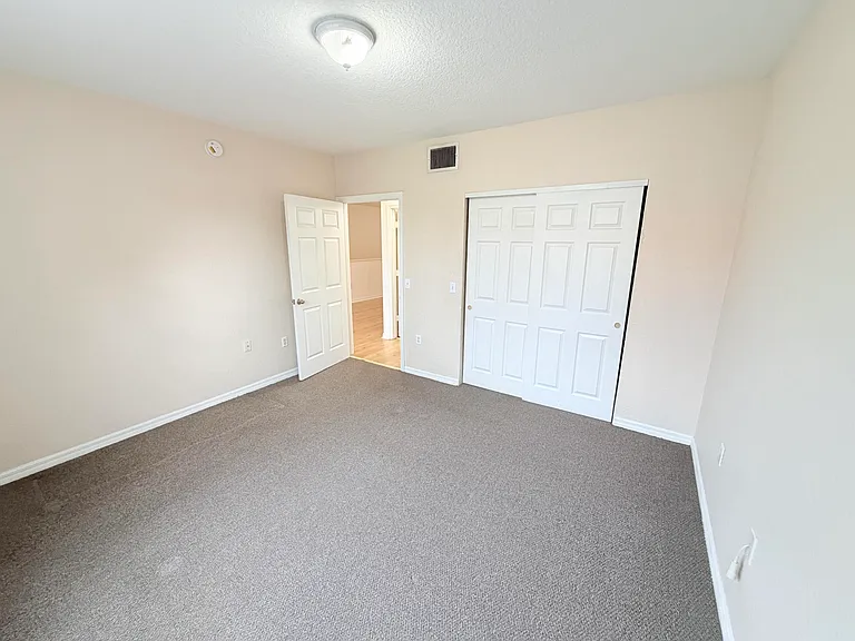 1302 Belmont Ln #1302 — Photo 9