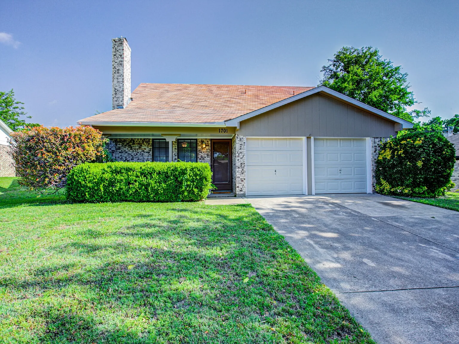 3 bed, 2.0 bath, 1512 sqft, $2,000 — Photo 1