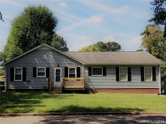 2nd image of 402 Park Dr