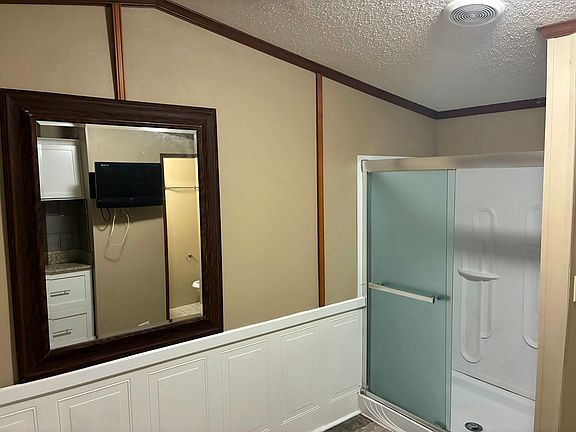 2nd image of 327 Shanklin Rd #C