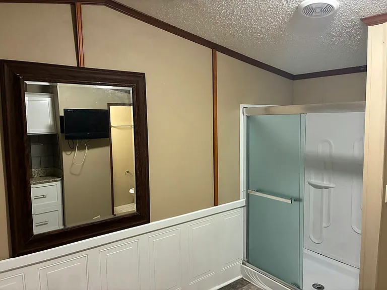 327 Shanklin Rd #C — Photo 3