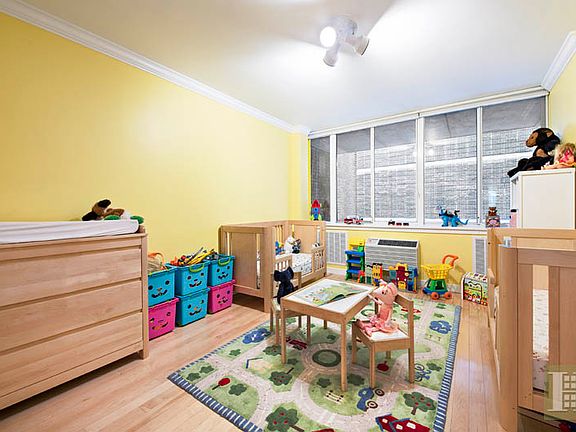 4th image of 301-303 E 49th St APT 3