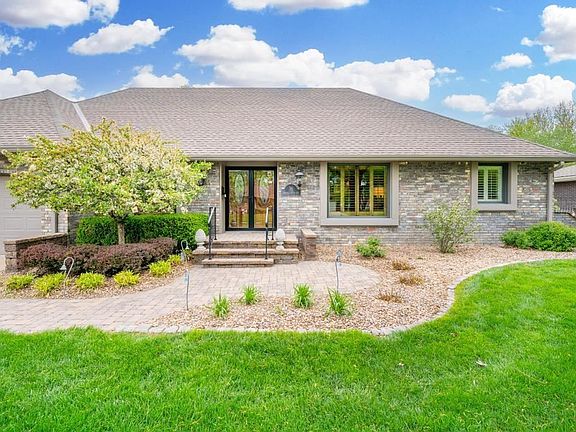 2nd image of 36 W Rolling Hills Ct