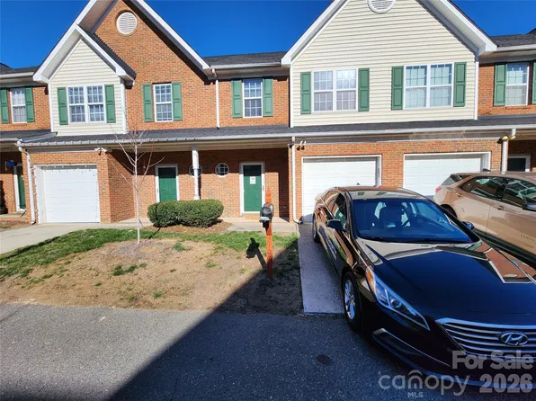 2107 Lennoxshire Square Ct, Charlotte, NC 28210