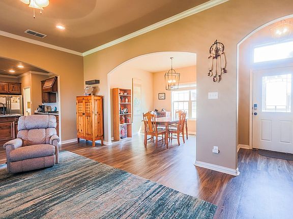 3rd image of 10118 Vernon Dr