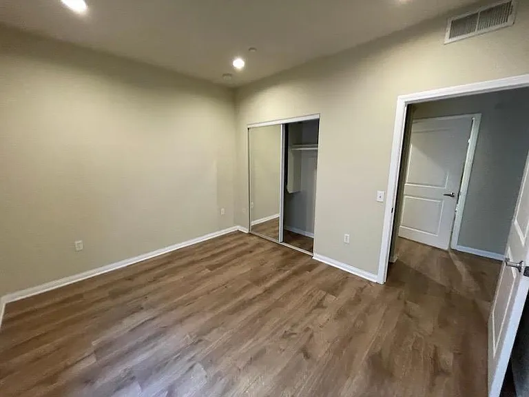 Guest Bedroom with big closet, view to the hall