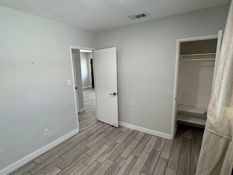 6706 S Himes Ave — Photo 17