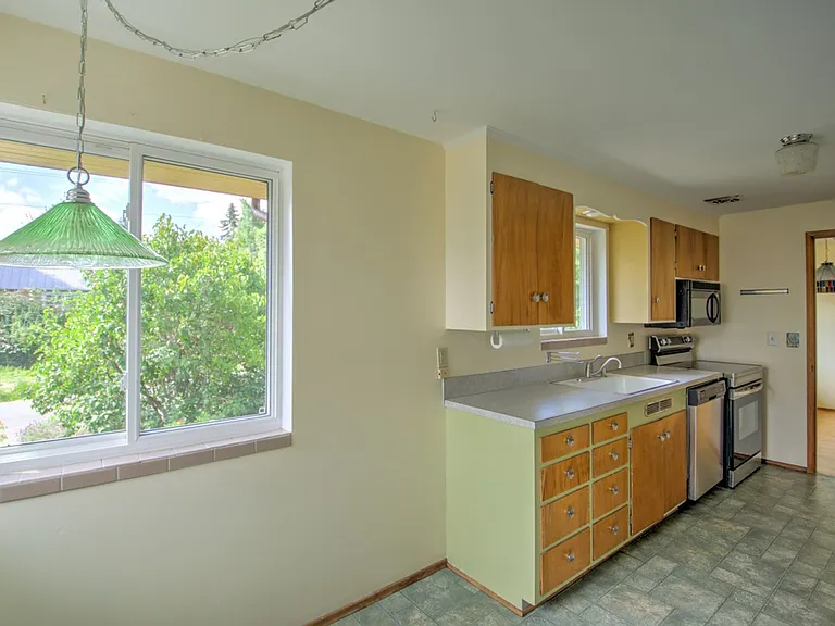 1636 Conger Ave NW — Photo 8