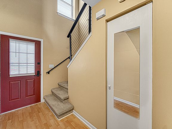 4th image of 915 Ashbury Ave
