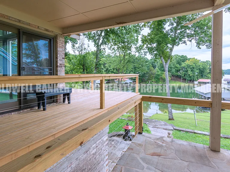 165 Lakeshore Ct — Photo 7