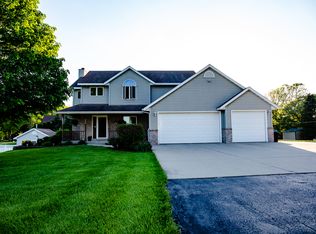 220 N River Rd, Burlington, WI 53105