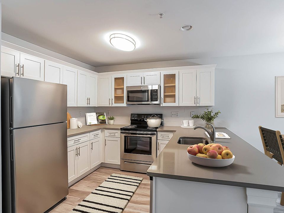 Eagle Rock Apartments & Townhomes at Rensselaer 6601 Oak Hill Cir
